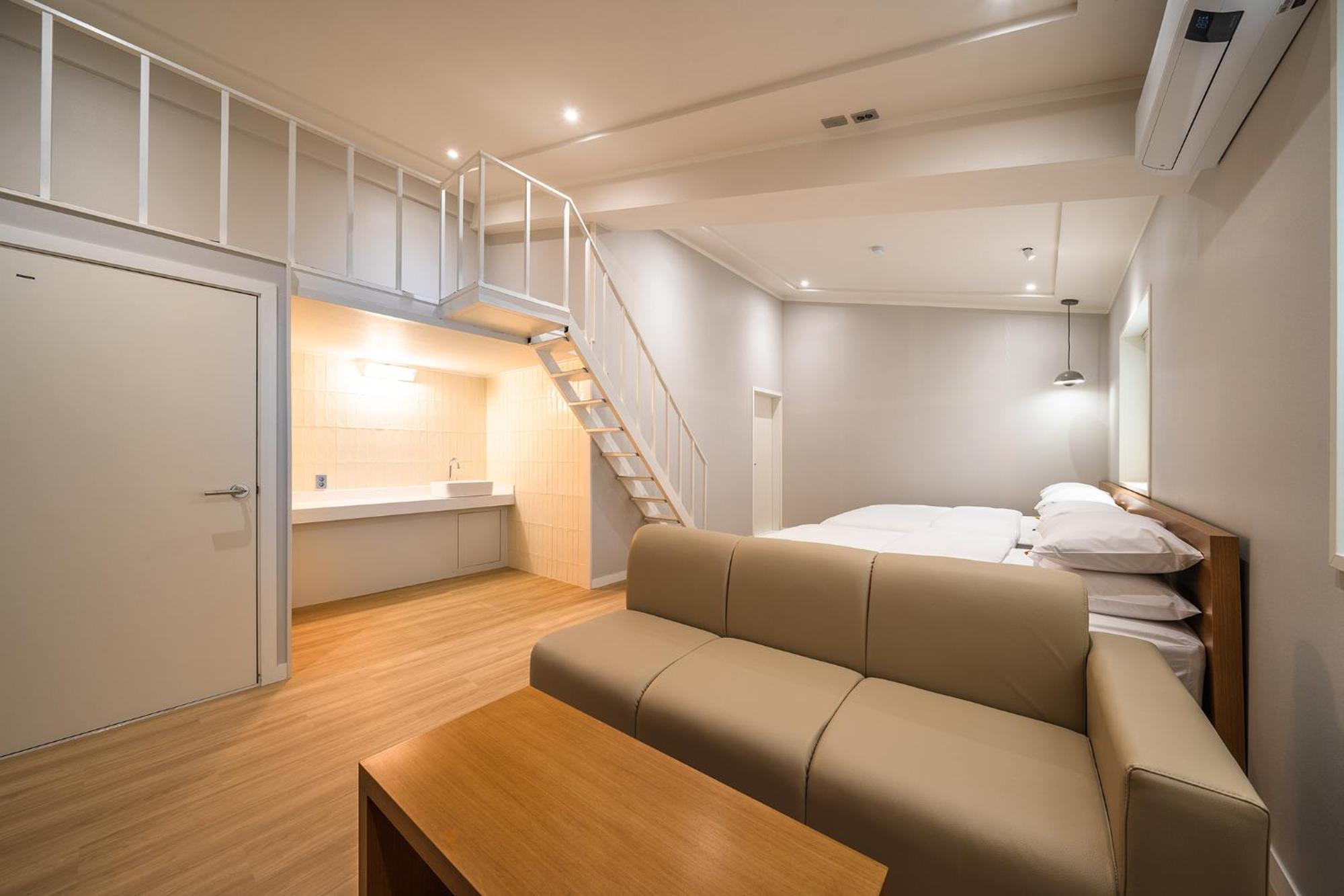 Mono Hotel Suwon Exterior photo